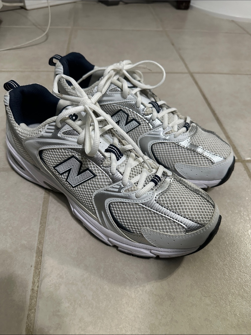 New Balance Men's White and Silver Mesh Running Sneakers 530